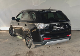 Подержанный автомобиль Mitsubishi Outlander 2014 года (6 фото)