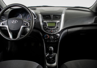 Подержанный автомобиль Hyundai Solaris Sedan 2013 года (10 фото)