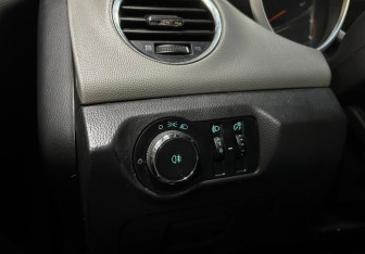 Подержанный автомобиль Chevrolet Cruze Hatchback 2012 года (18 фото)