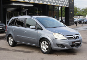 Подержанный автомобиль Opel Zafira Compactvan 2008 года (3 фото)