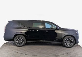 Подержанный автомобиль Cadillac Escalade Suv 2023 года (4 фото)