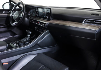 Подержанный автомобиль Kia K5 2020 года (10 фото)