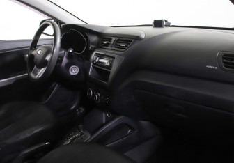 Подержанный автомобиль Kia Rio Hatchback 2013 года (6 фото)