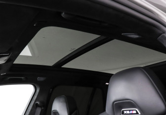 Подержанный автомобиль BMW X5 M 2021 года (15 фото)