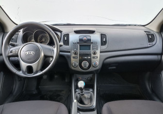 Подержанный автомобиль Kia Cerato Sedan 2011 года (12 фото)