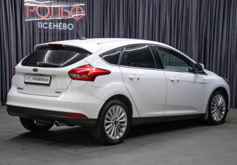 Подержанный автомобиль Ford Focus Hatchback 2017 года (5 фото)