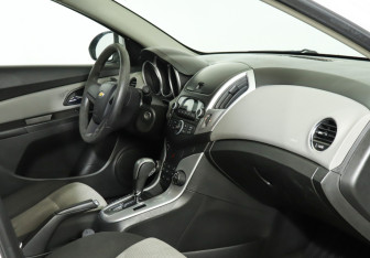 Подержанный автомобиль Chevrolet Cruze Sedan 2014 года (9 фото)