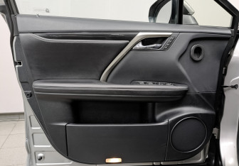 Подержанный автомобиль Lexus RX 2019 года (18 фото)