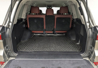 Подержанный автомобиль Lexus LX 2017 года (10 фото)