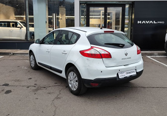 Подержанный автомобиль Renault Megane Hatchback 2012 года (7 фото)