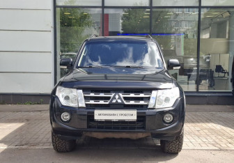 Подержанный автомобиль Mitsubishi Pajero 2011 года (2 фото)
