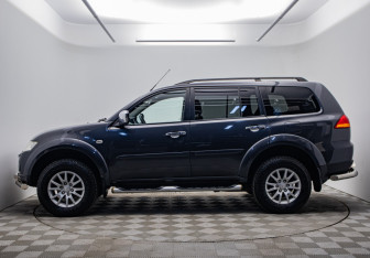 Подержанный автомобиль Mitsubishi Pajero Sport 2011 года (2 фото)