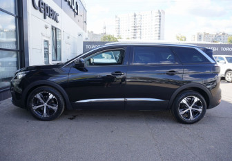 Подержанный автомобиль Peugeot 5008 Suv 2018 года (8 фото)
