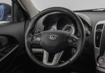 Подержанный автомобиль Kia Ceed Hatchback 2011 года (15 фото)