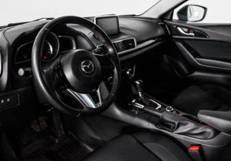 Подержанный автомобиль Mazda 3 Hatchback 2015 года (9 фото)