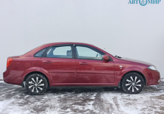 Подержанный автомобиль Daewoo Gentra Sedan 2015 года (4 фото)