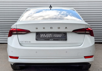 Подержанный автомобиль Skoda Octavia Liftback 2021 года (6 фото)