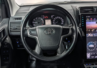 Подержанный автомобиль Toyota Land Cruiser Prado 2020 года (21 фото)