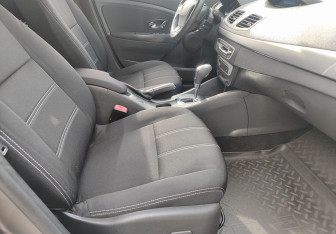 Подержанный автомобиль Renault Fluence 2013 года (9 фото)