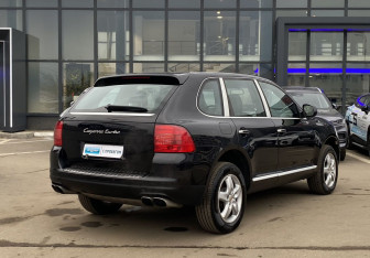 Подержанный автомобиль Porsche Cayenne 2004 года (5 фото)