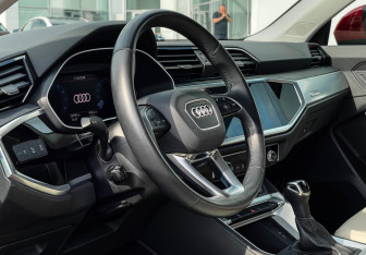 Подержанный автомобиль Audi Q3 2021 года (13 фото)