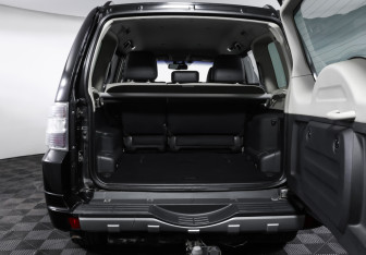 Подержанный автомобиль Mitsubishi Pajero 2014 года (10 фото)