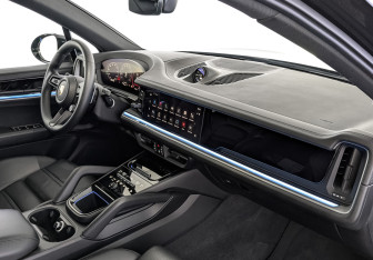 Подержанный автомобиль Porsche Cayenne 2024 года (13 фото)