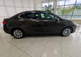 Подержанный автомобиль Citroen C4 Sedan 2013 года (4 фото)