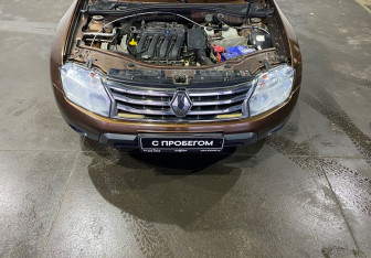 Подержанный автомобиль Renault Duster 2014 года (9 фото)