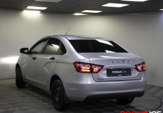 Подержанный автомобиль LADA (ВАЗ) Vesta Sedan 2017 года (17 фото)