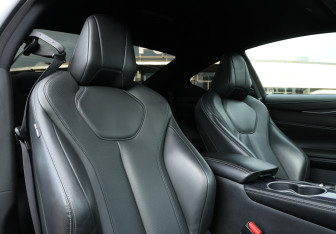 Подержанный автомобиль Infiniti Q60 Coupe 2018 года (14 фото)