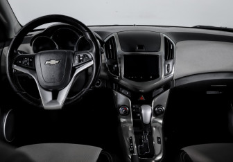 Подержанный автомобиль Chevrolet Cruze Wagon 2014 года (12 фото)