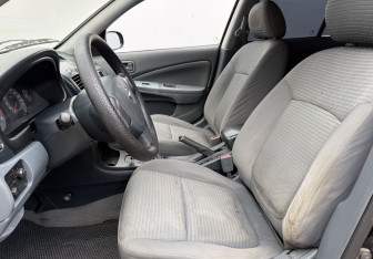 Подержанный автомобиль Nissan Almera Classic 2007 года (10 фото)