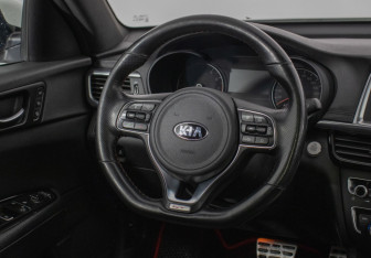 Подержанный автомобиль Kia Optima Sedan 2017 года (15 фото)