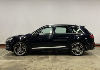 Подержанный автомобиль Audi Q7 2015 года (8 фото)