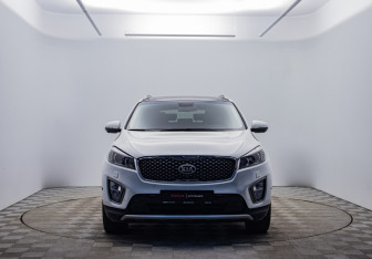 Подержанный автомобиль Kia Sorento 2017 года (2 фото)