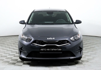 Подержанный автомобиль Kia Ceed Hatchback 2022 года (2 фото)