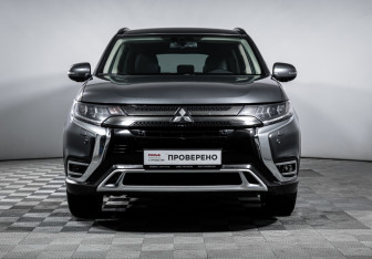 Подержанный автомобиль Mitsubishi Outlander 2021 года (2 фото)