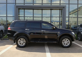 Подержанный автомобиль Mitsubishi Pajero Sport 2013 года (4 фото)