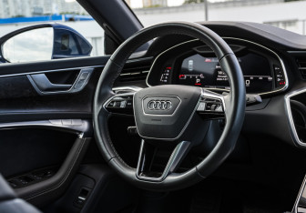 Подержанный автомобиль Audi A7 2020 года (10 фото)