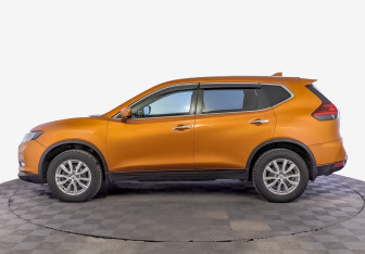Подержанный автомобиль Nissan X-Trail 2019 года (8 фото)