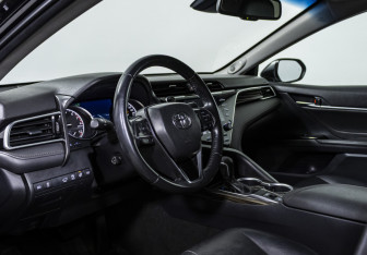 Подержанный автомобиль Toyota Camry Sedan 2020 года (10 фото)