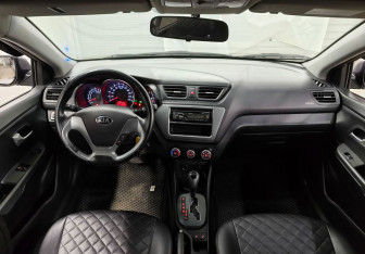 Подержанный автомобиль Kia Rio Sedan 2015 года (11 фото)