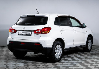 Подержанный автомобиль Mitsubishi ASX 2010 года (5 фото)