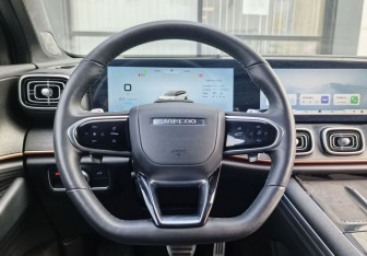 Подержанный автомобиль Jaecoo J8 2024 года (19 фото)