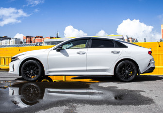 Подержанный автомобиль Kia K5 2022 года (4 фото)