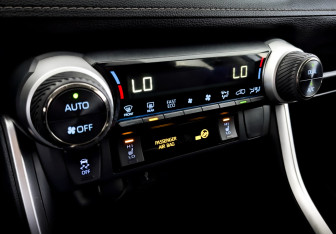 Подержанный автомобиль Toyota RAV4 2021 года (28 фото)
