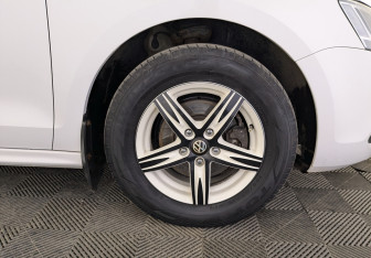 Подержанный автомобиль Volkswagen Jetta Sedan 2014 года (18 фото)