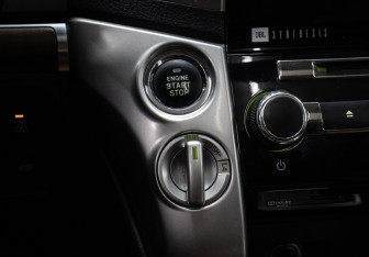 Подержанный автомобиль Toyota Land Cruiser Suv 2015 года (19 фото)