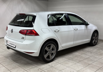Подержанный автомобиль Volkswagen Golf Hatchback 2014 года (5 фото)